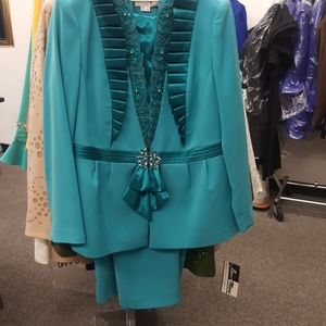 Louise Ricci suit
